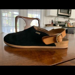 Black/Tan Reef clogs - women’s size 8